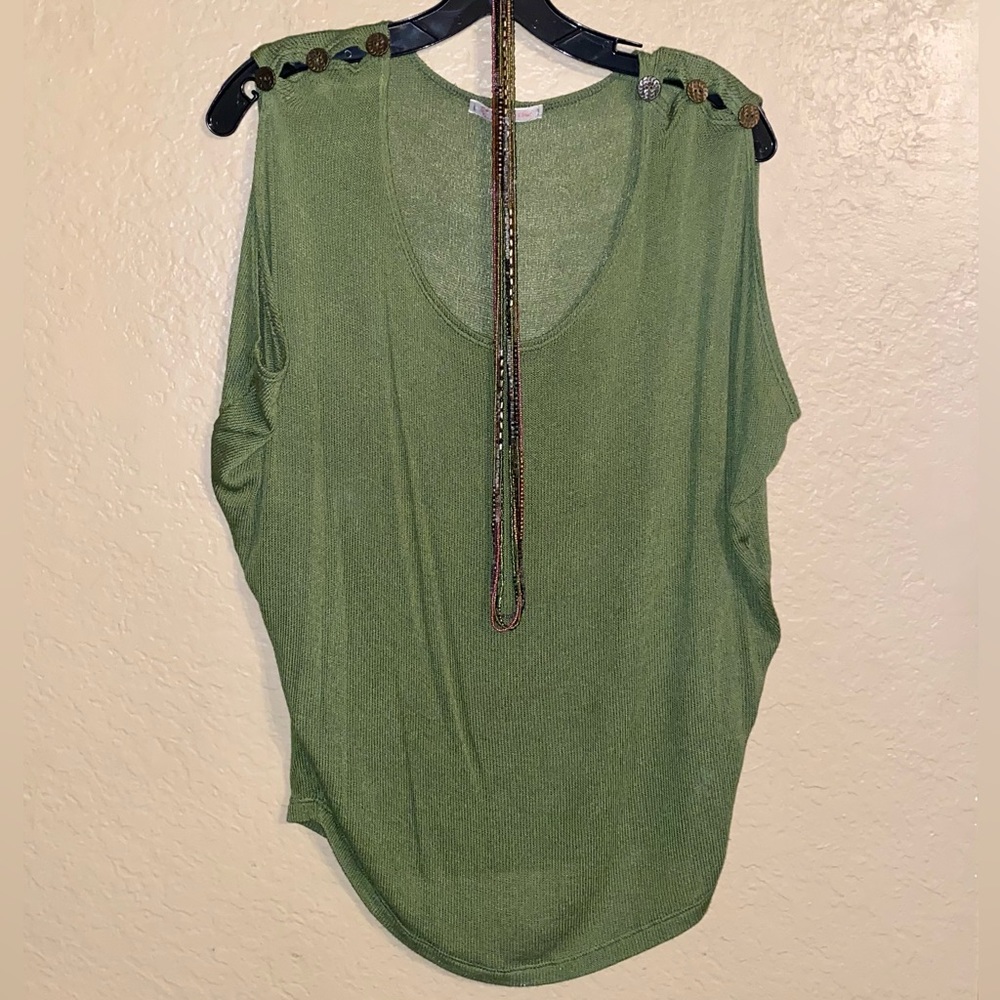💚 New oversized green knit top with beaded strands necklace